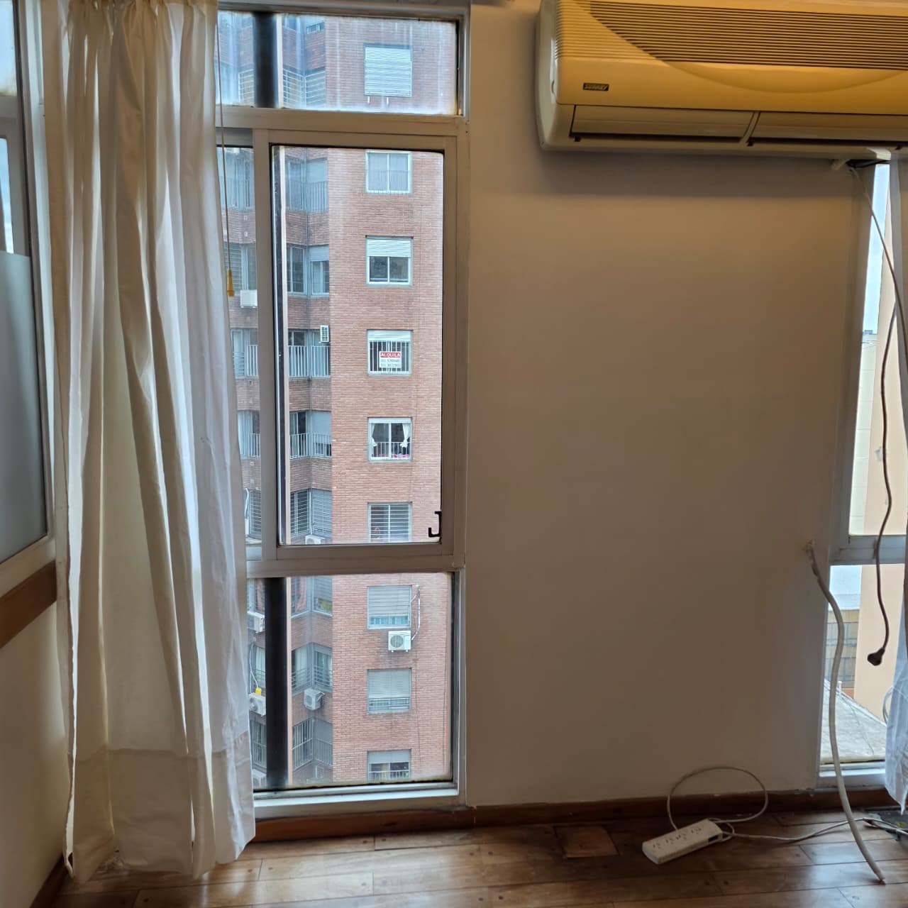 Alquilo Oficina Semi Piso Colon y Cañada