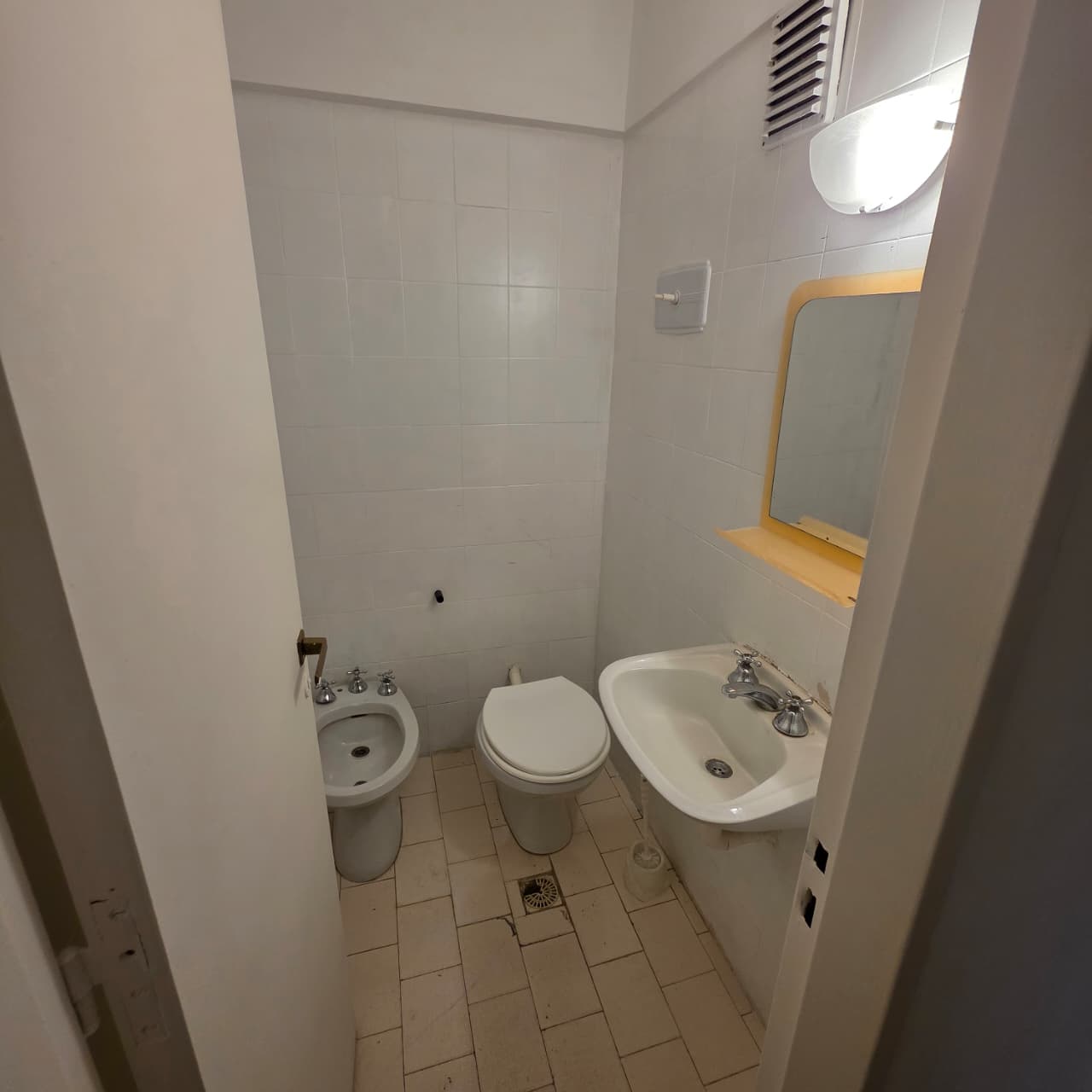 Alquilo Oficina Semi Piso Colon y Cañada