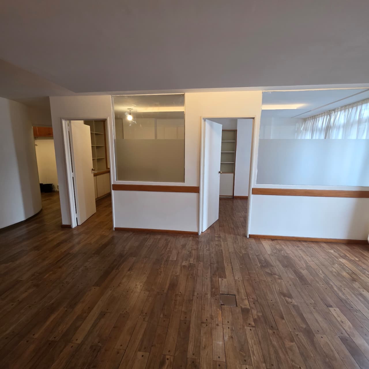 Alquilo Oficina Semi Piso Colon y Cañada