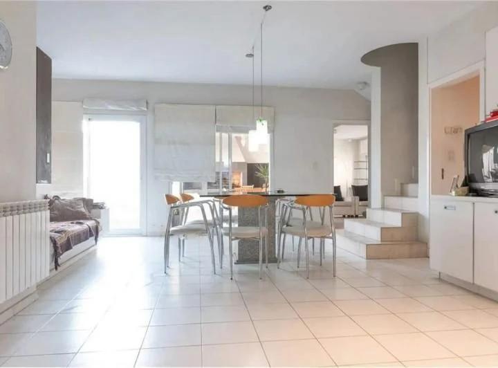 URCA CASA 4 DORM C PILETA - FIN COMERCIAL