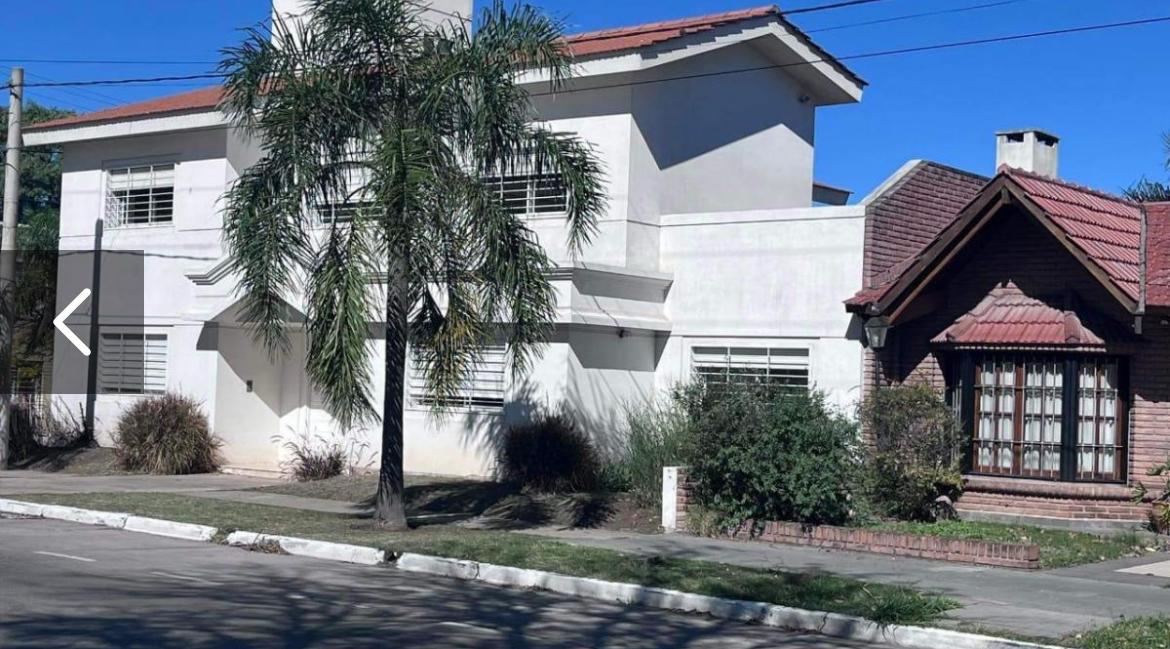 URCA CASA 4 DORM C PILETA - FIN COMERCIAL