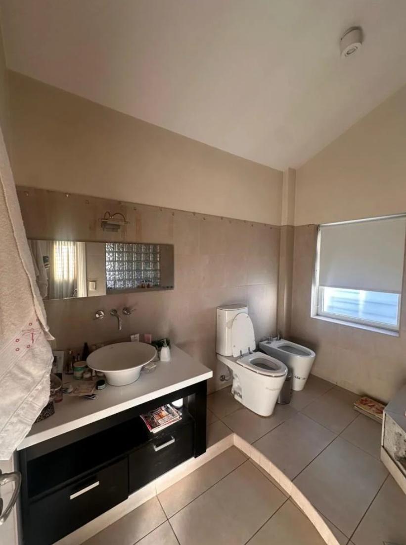 URCA CASA 4 DORM C PILETA - FIN COMERCIAL