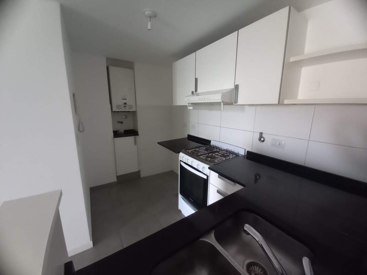 B Gral. Paz . Felix Frias esquina 25 de Mayo .Balcon . Piso alto!