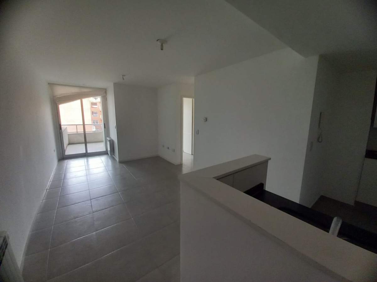 B Gral. Paz . Felix Frias esquina 25 de Mayo .Balcon . Piso alto!