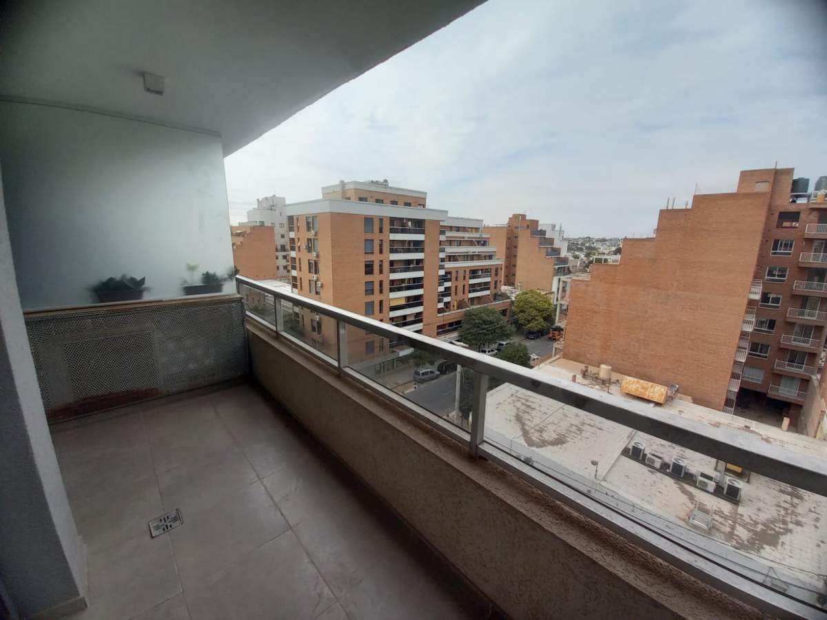 B Gral. Paz . Felix Frias esquina 25 de Mayo .Balcon . Piso alto!