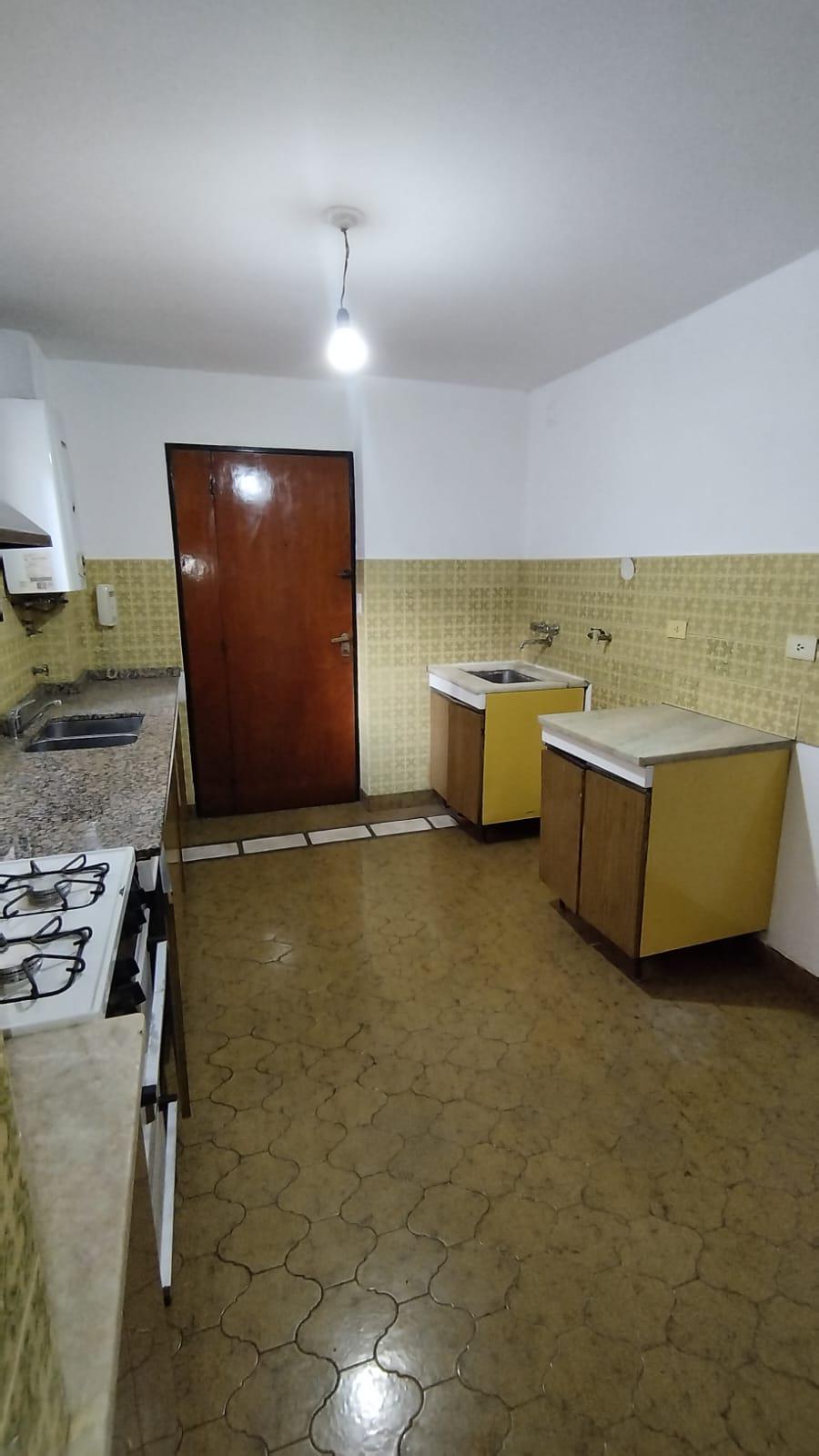 Ideal Estudiantes: 2 Dormitorios en Barrio Centro sobre Bv. Illia, a metros de Nueva Córdoba.