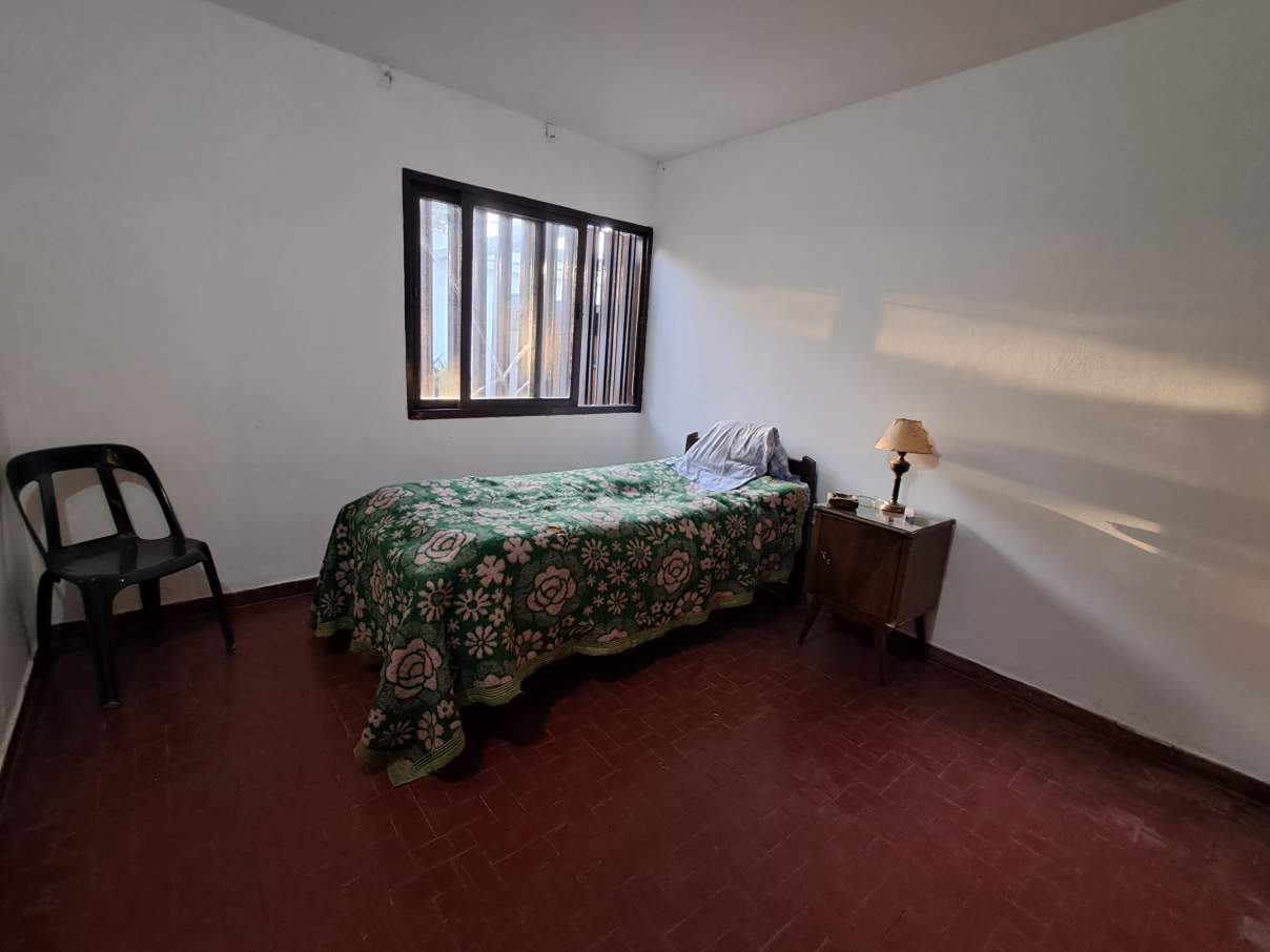 TRES DORMITORIOS MAS DEPENDENCIA Y QUINCHO !!! GRAN PATIO