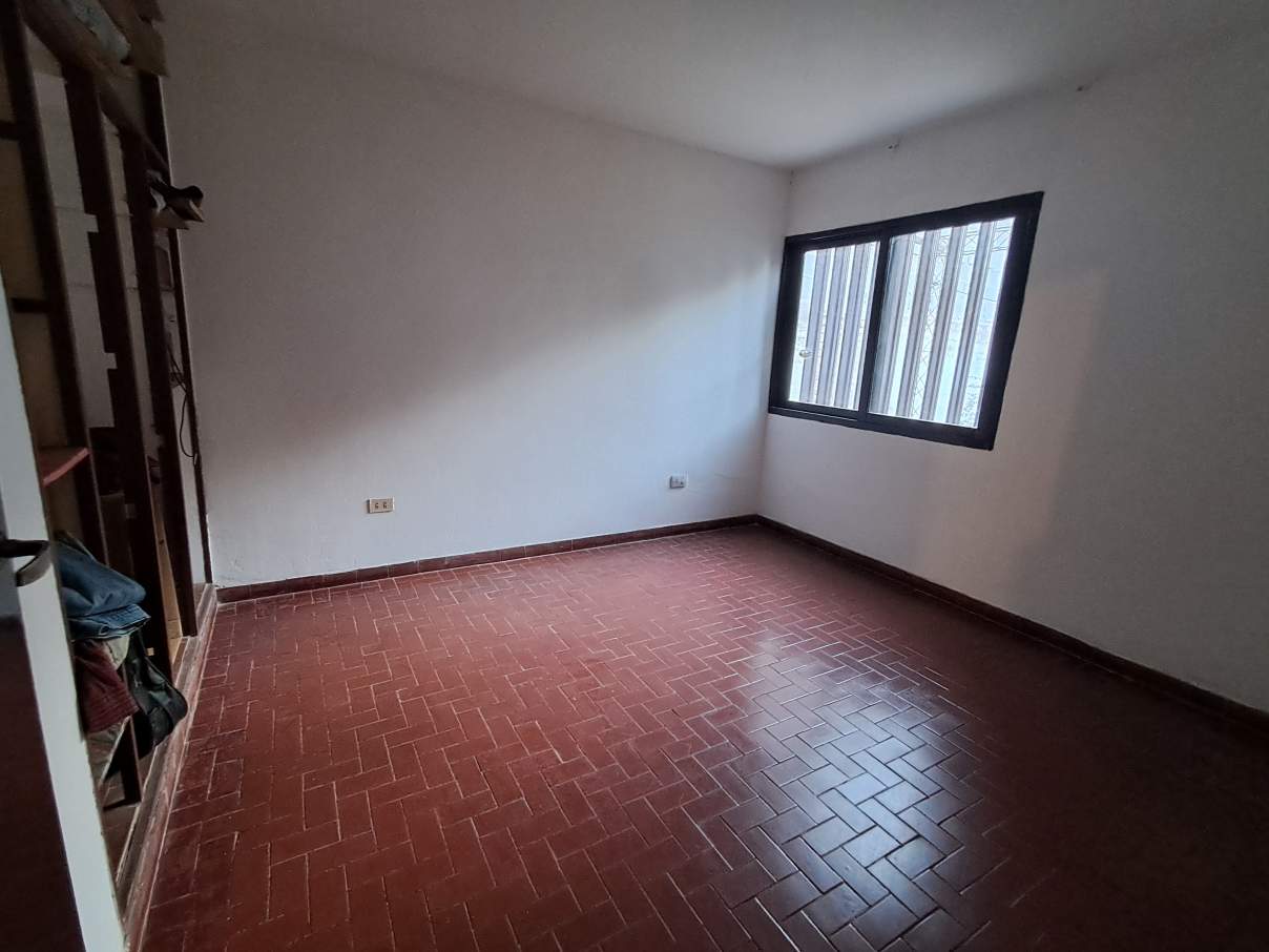 TRES DORMITORIOS MAS DEPENDENCIA Y QUINCHO !!! GRAN PATIO