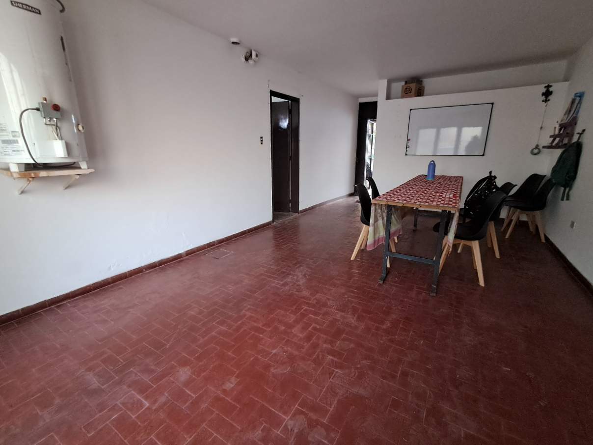 TRES DORMITORIOS MAS DEPENDENCIA Y QUINCHO !!! GRAN PATIO