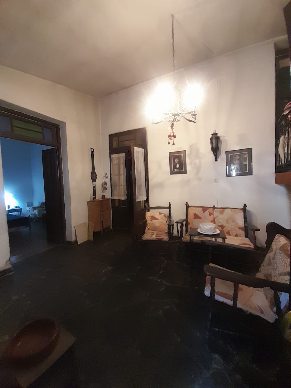 Frente paseo Guemes.. Casona en venta