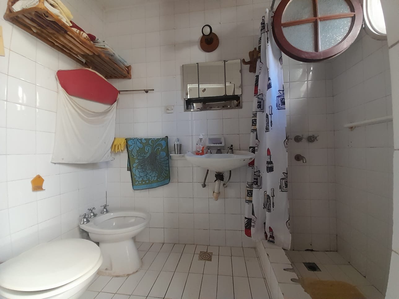 Frente paseo Guemes.. Casona en venta