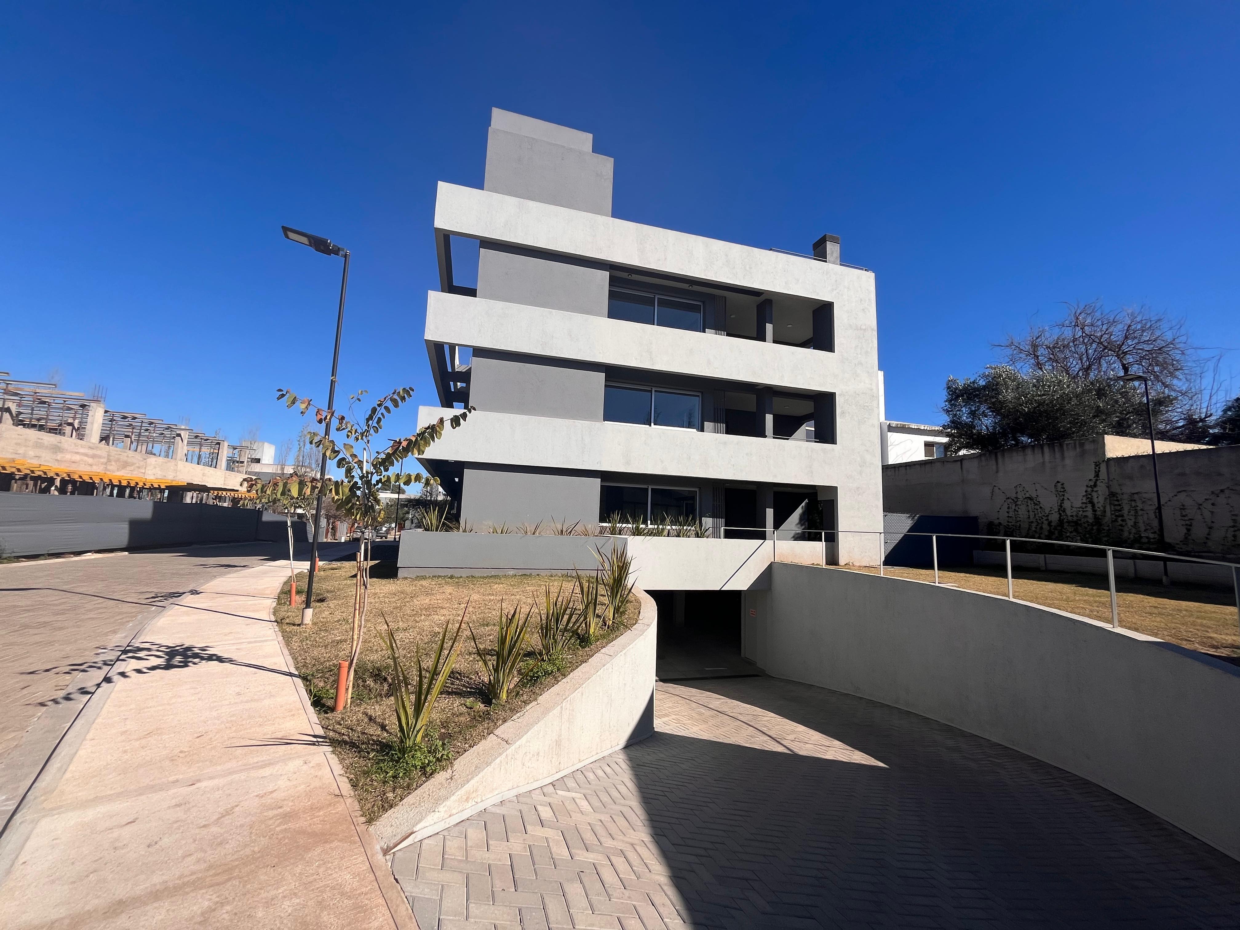 ALQUILER Depto 2 Dormitorios Cochera Housing ESTRENAR