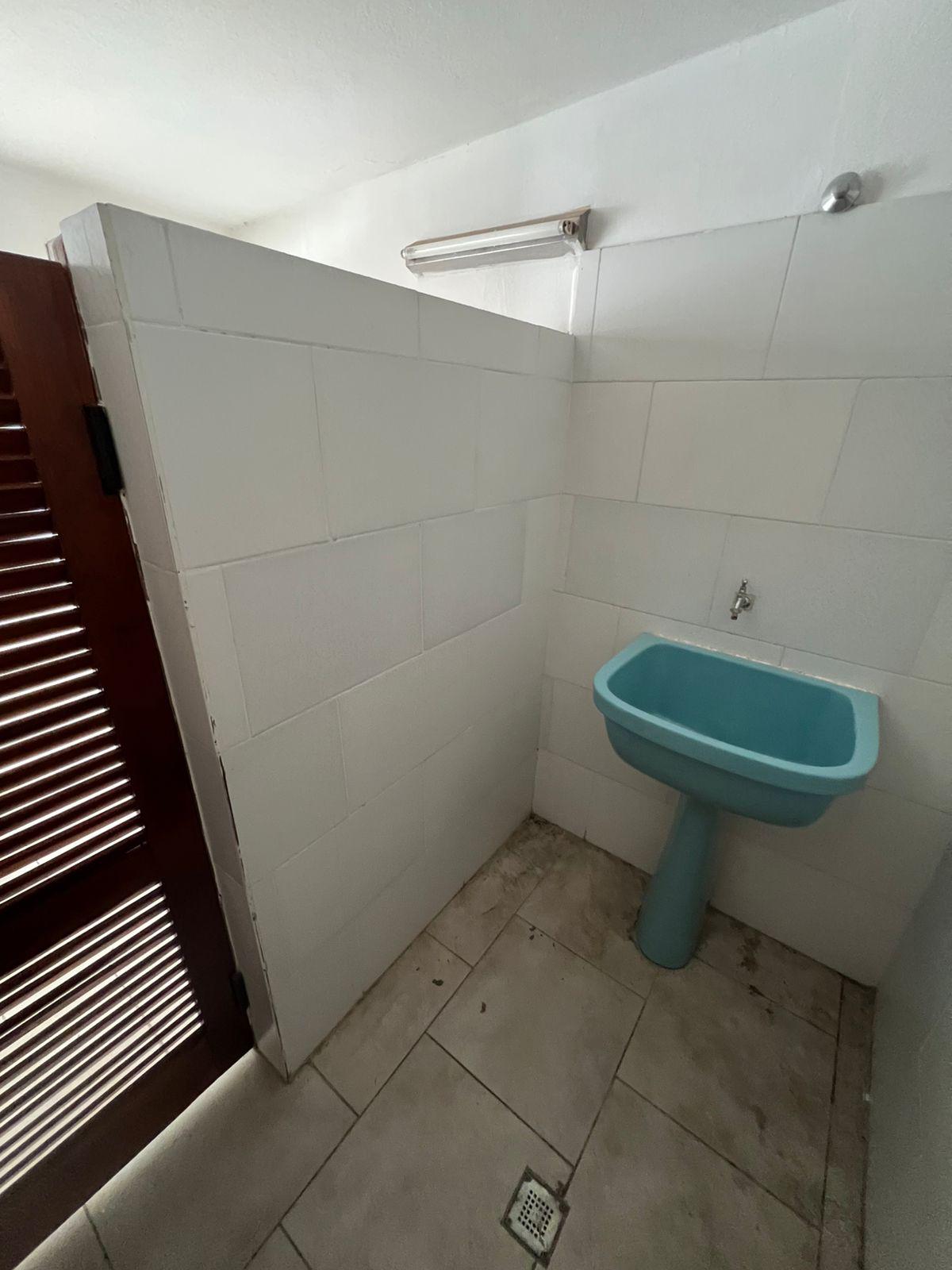 ALQUILO CASA BARRIO NUEVA CORDOBA ANEXA TRES DORMITORIOS CON COCHERA.