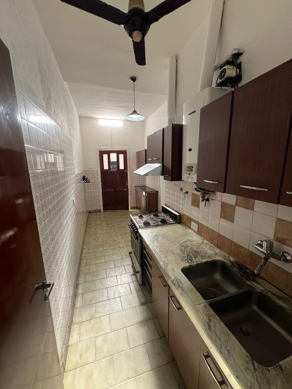 ALQUILO CASA BARRIO NUEVA CORDOBA ANEXA TRES DORMITORIOS CON COCHERA.