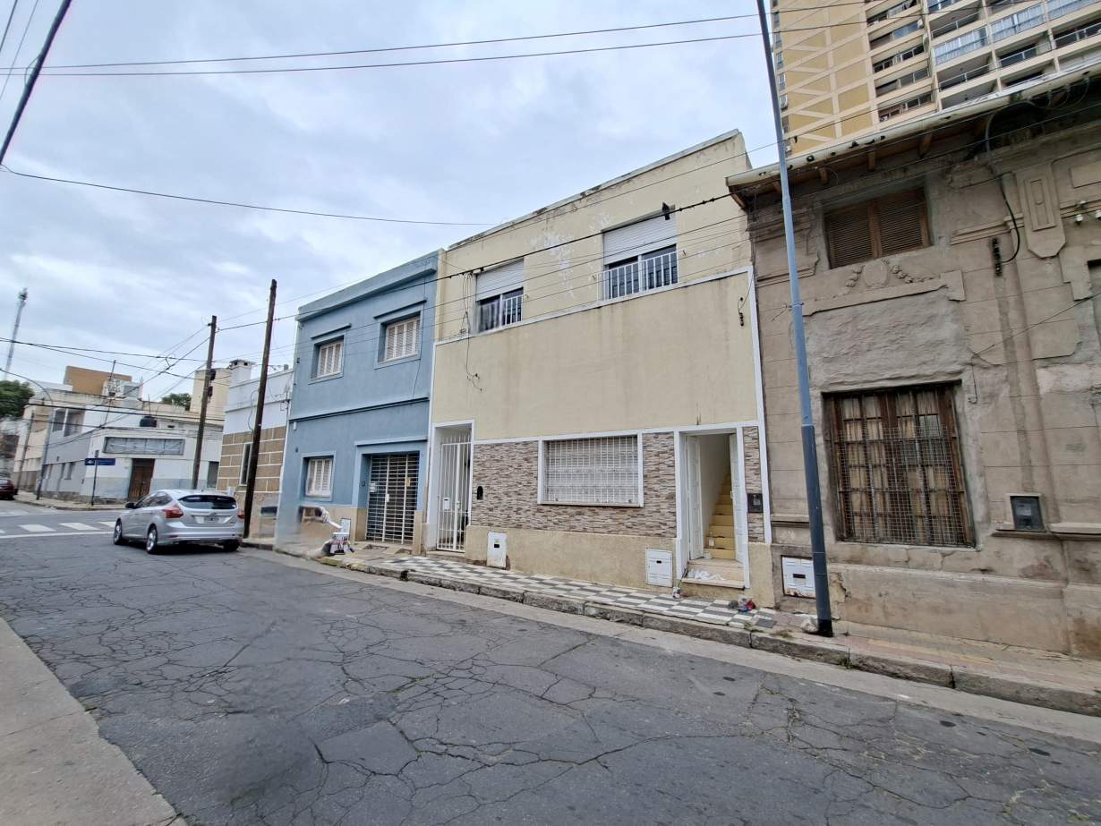 VENTA CASA 4 DORMITORIOS ALBERDI