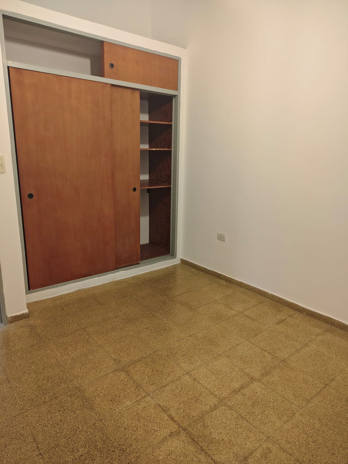 GMLPROPIEDADES ALQUILA DPTO EN B CRISOL SUR