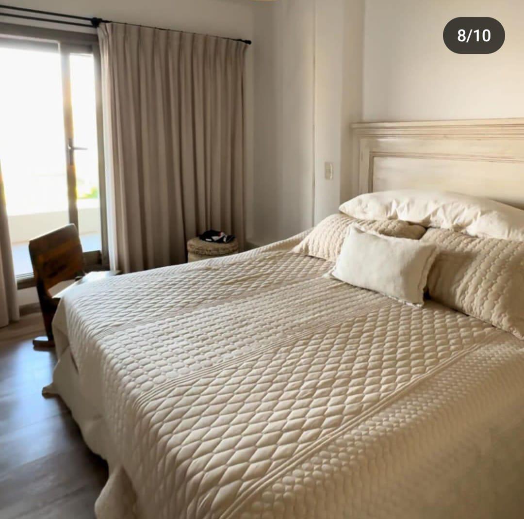 Casa de categoria en venta en Villa Lago Azul con Bajada al Lago
