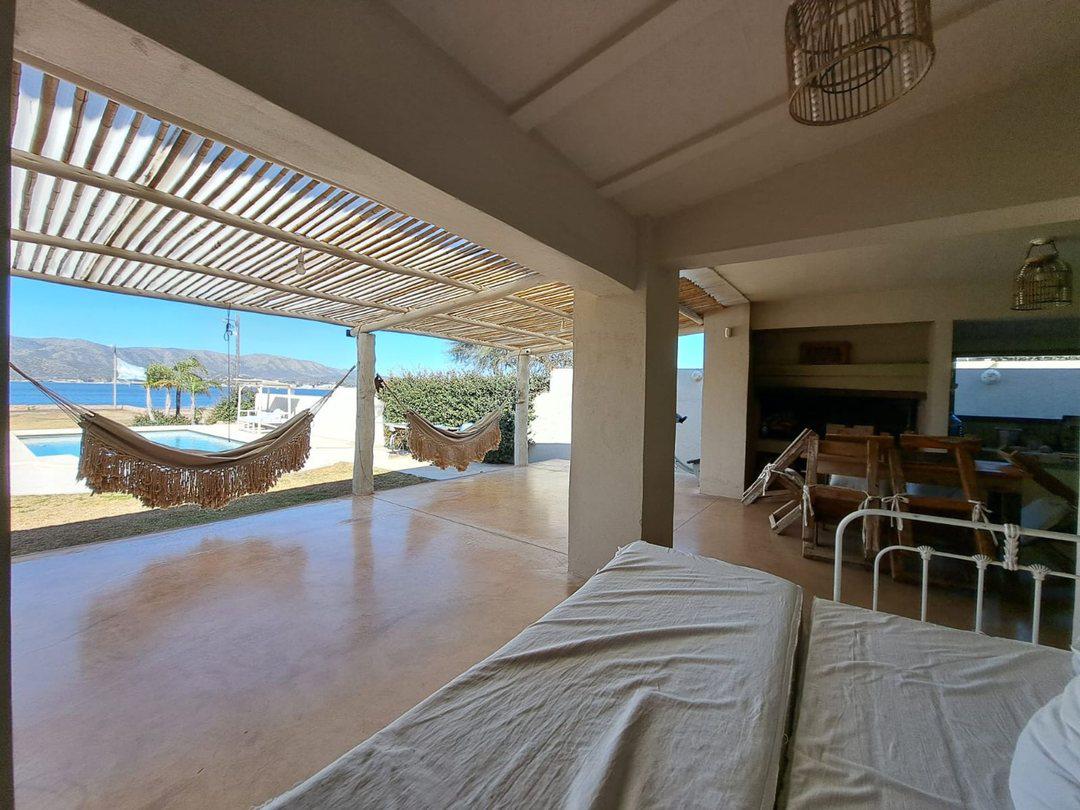 Casa de categoria en venta en Villa Lago Azul con Bajada al Lago