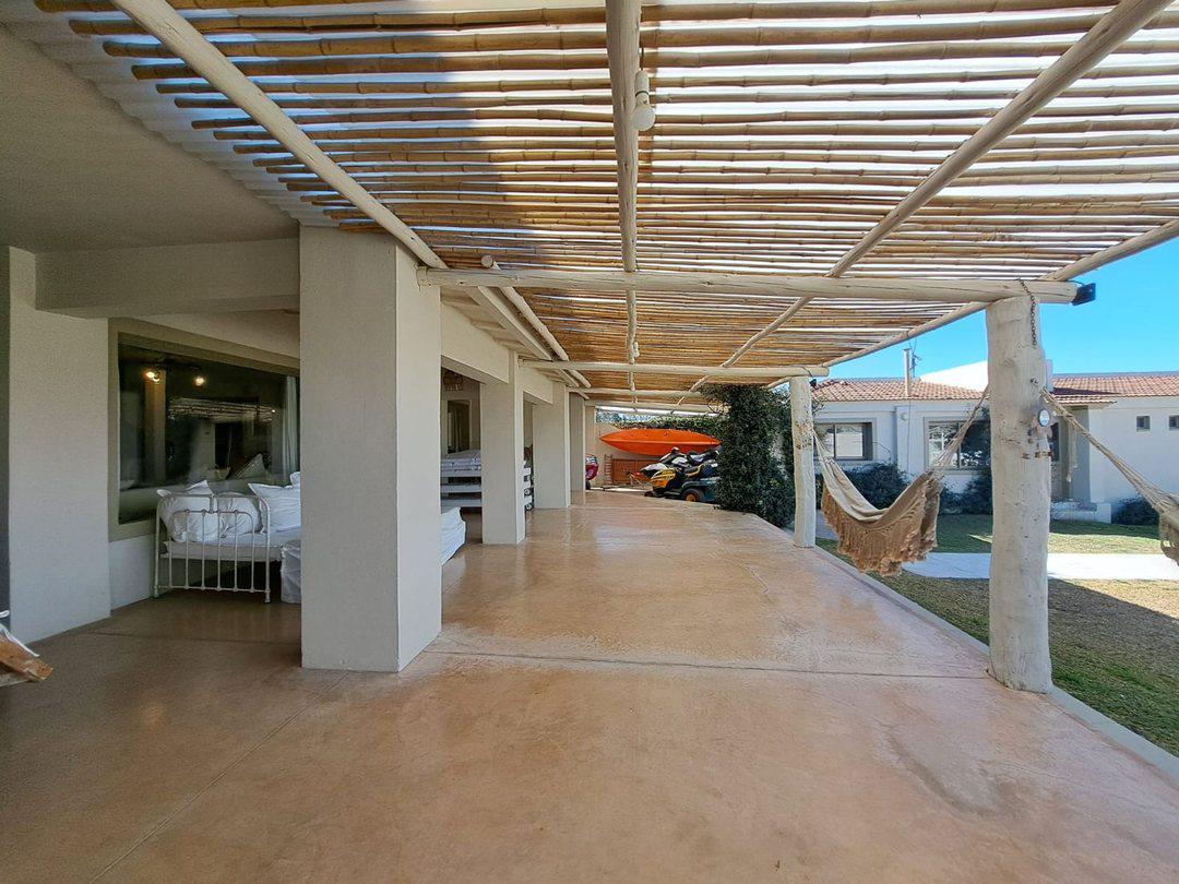Casa de categoria en venta en Villa Lago Azul con Bajada al Lago