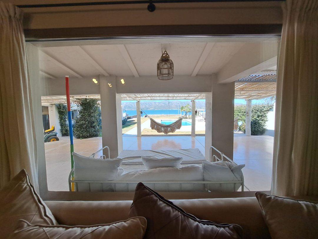 Casa de categoria en venta en Villa Lago Azul con Bajada al Lago