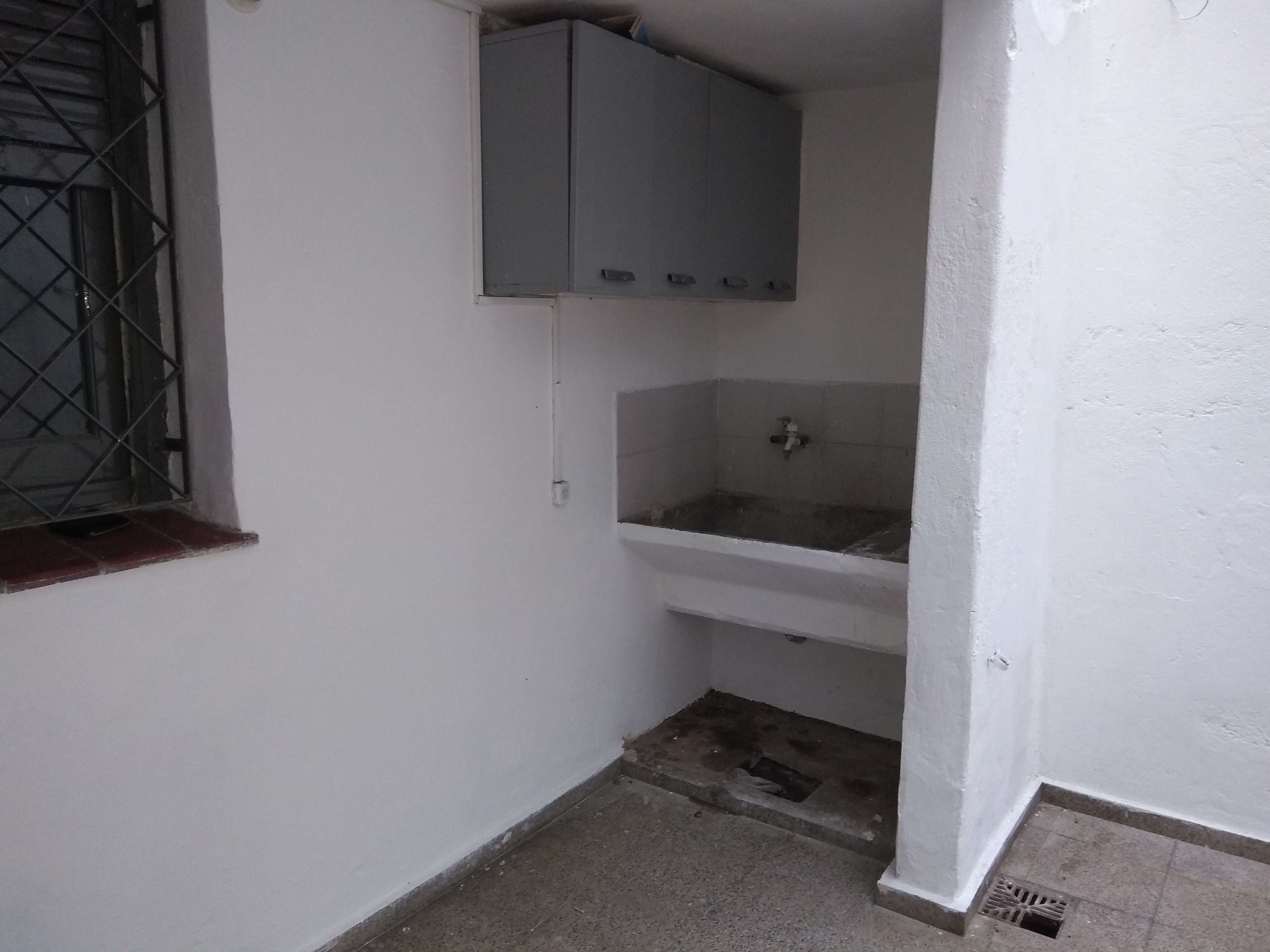 VILLA CABRERA - ARGAÑARAS 1786 - CASA 2 DORMITORIOS EN ALQUILER