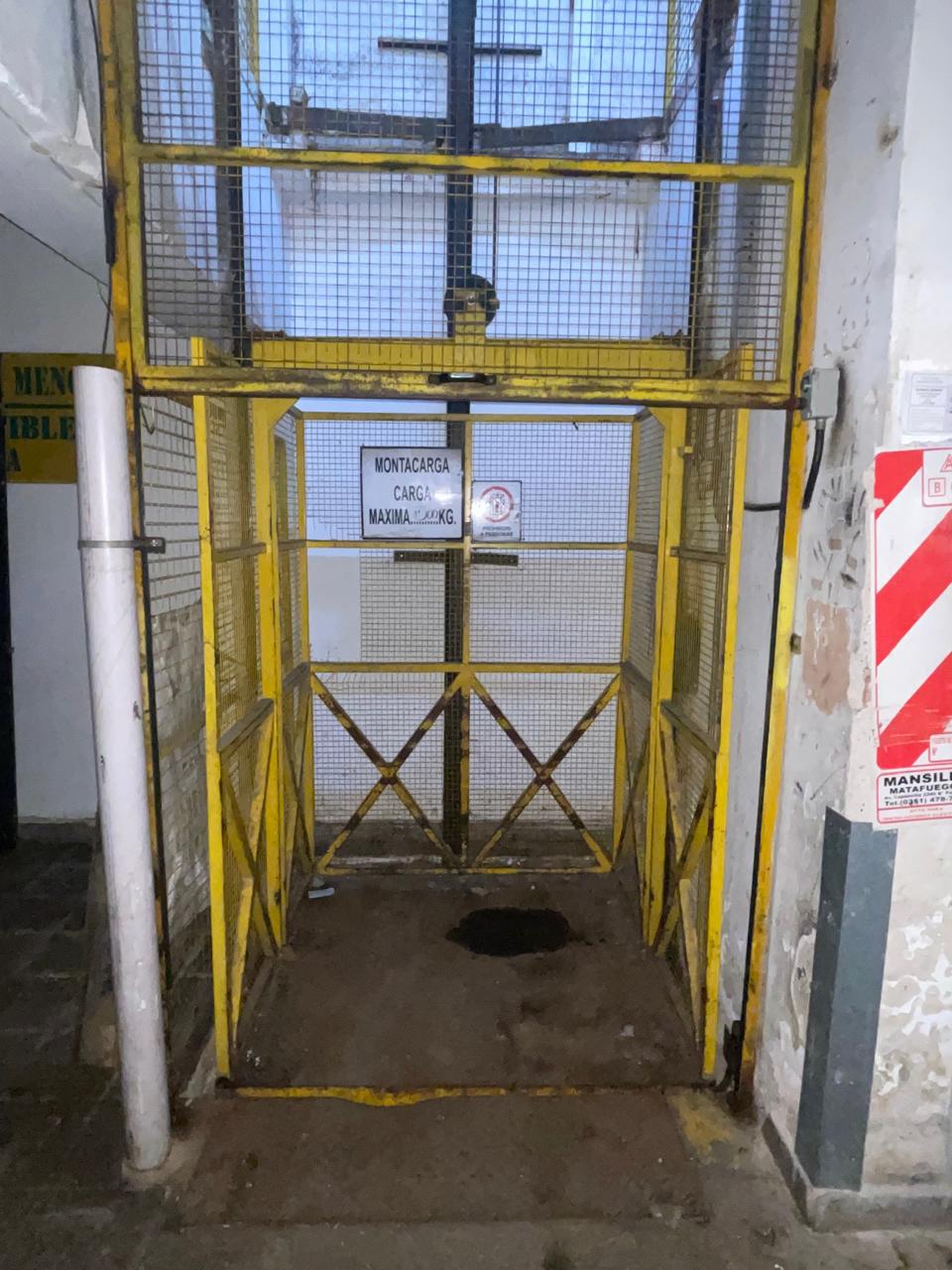 ¡OPORTUNIDAD ÚNICA! ALQUILAMOS  Ex Supermercado de 640m en Pleno Centro y Mercado Norte