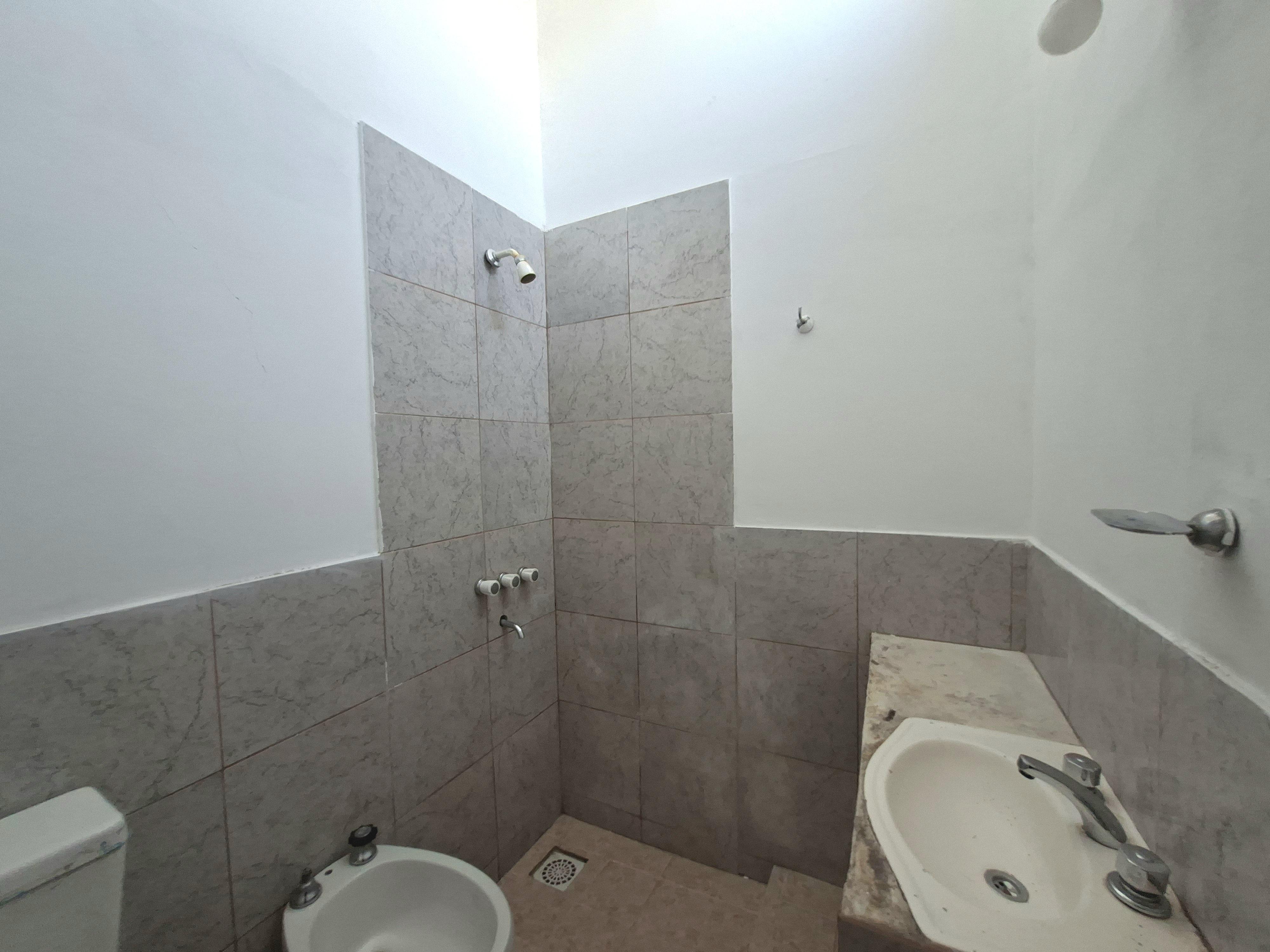 ALQUILER CASA DOS DORMITORIOS BARRIO JARDÍN