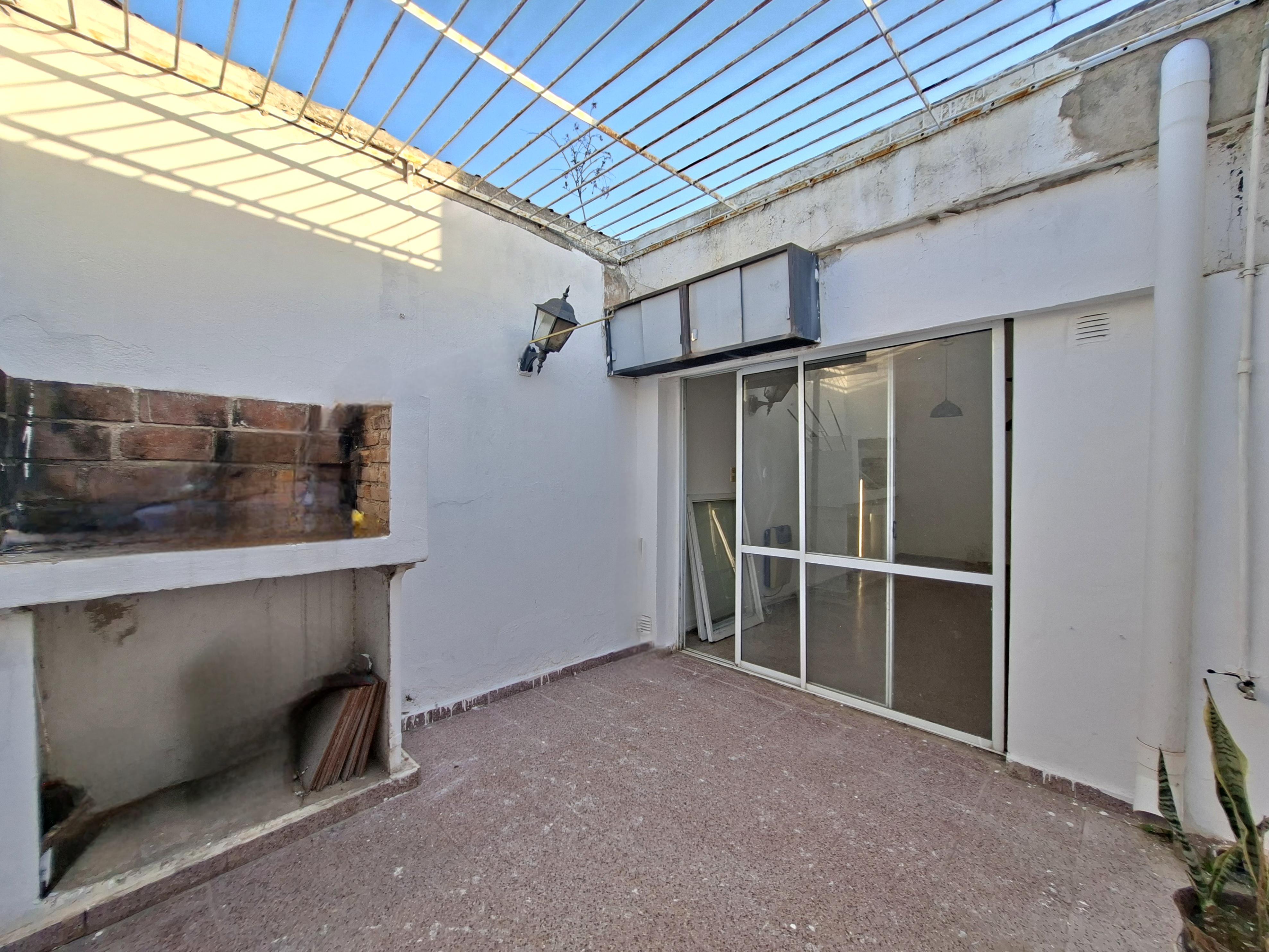 ALQUILER CASA DOS DORMITORIOS BARRIO JARDÍN