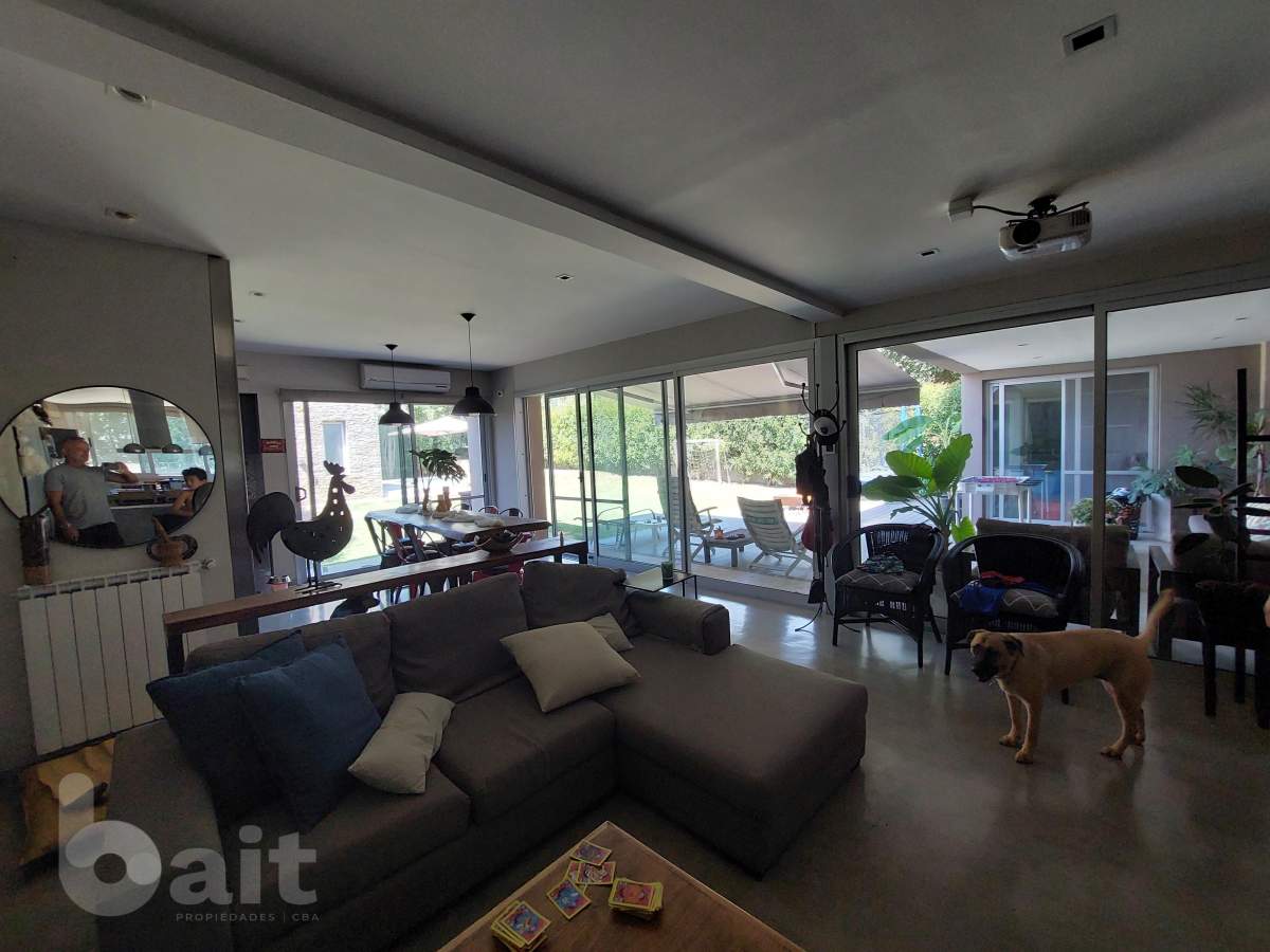 Alquiler casa totalmente amoblada en Santina NOrte 3 dormitorios con pieta y 4 baños