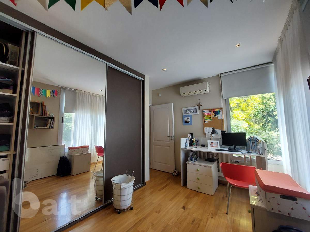 Alquiler casa totalmente amoblada en Santina NOrte 3 dormitorios con pieta y 4 baños