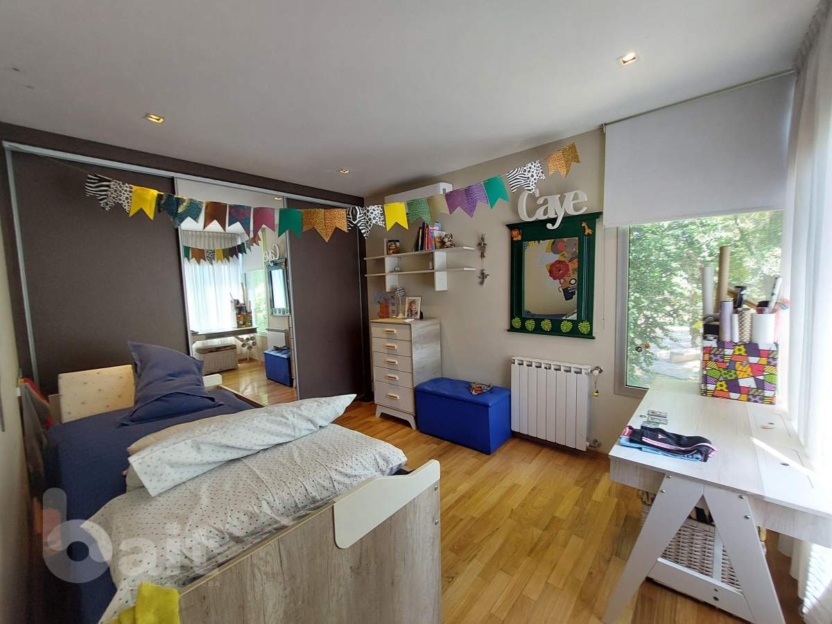 Alquiler casa totalmente amoblada en Santina NOrte 3 dormitorios con pieta y 4 baños