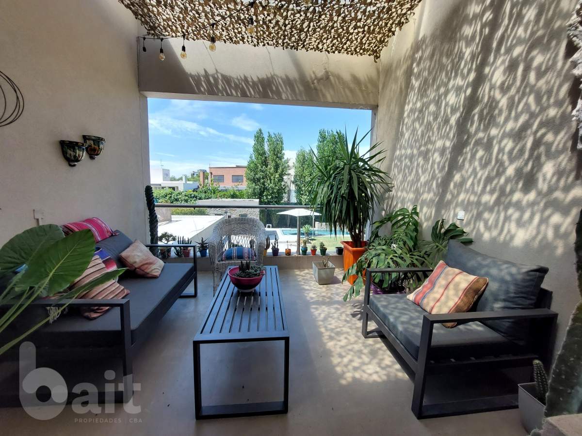 Alquiler casa totalmente amoblada en Santina NOrte 3 dormitorios con pieta y 4 baños