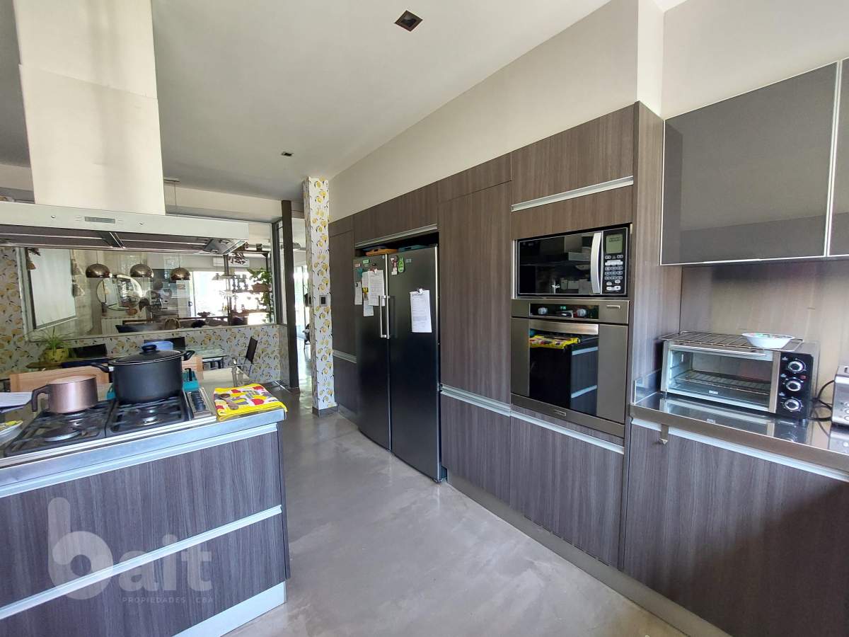 Alquiler casa totalmente amoblada en Santina NOrte 3 dormitorios con pieta y 4 baños