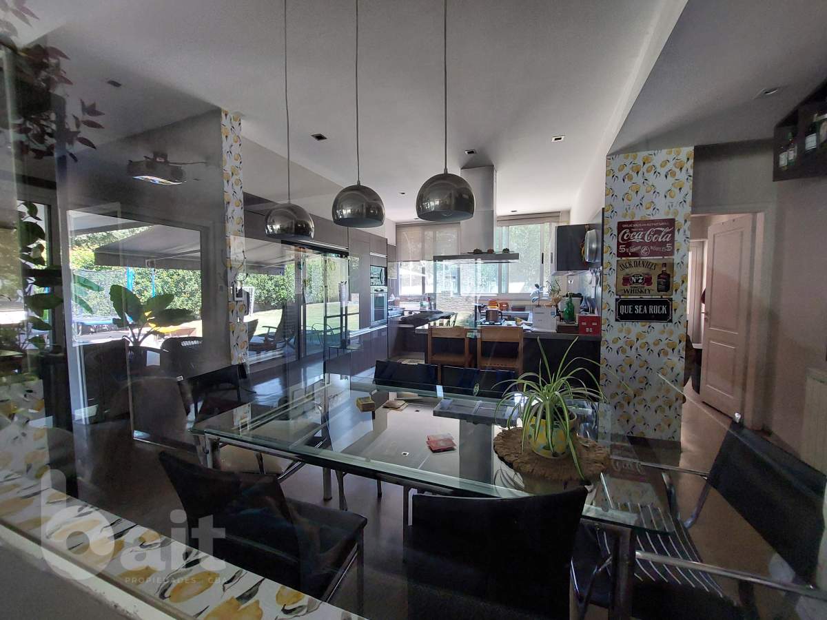 Alquiler casa totalmente amoblada en Santina NOrte 3 dormitorios con pieta y 4 baños