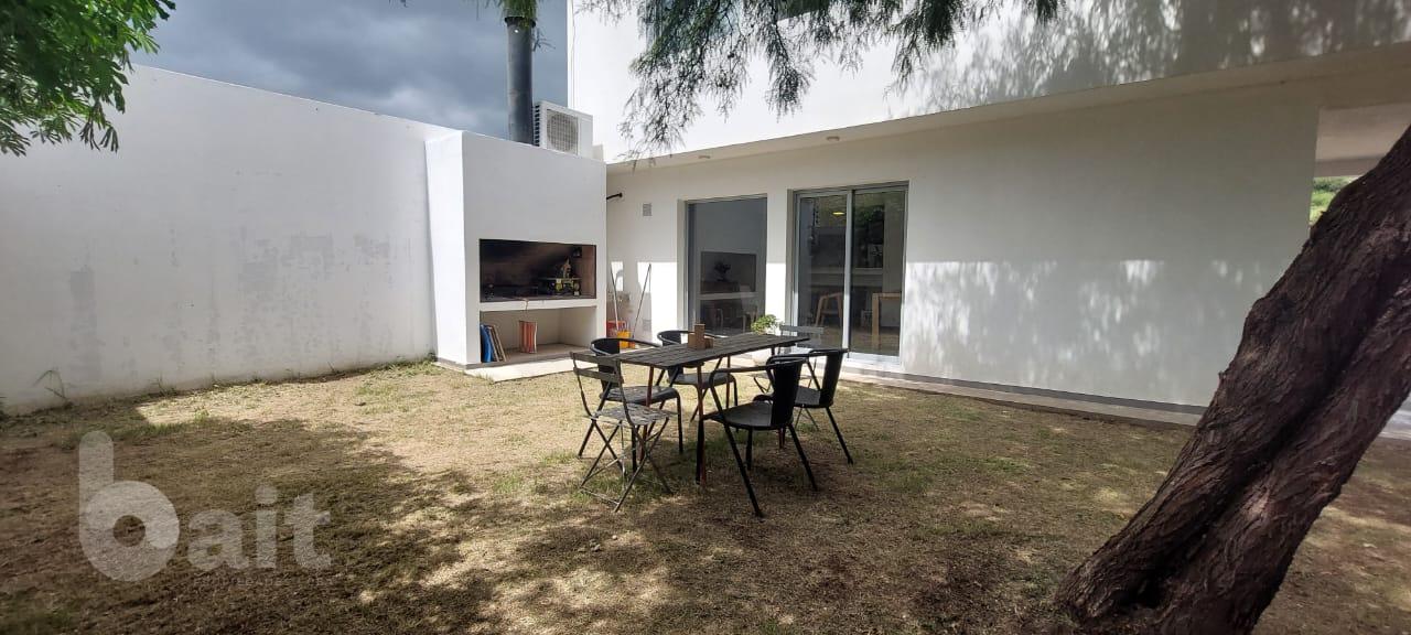 Venta duplex 3 dormitorios, con amenities en Cuesta Colorada