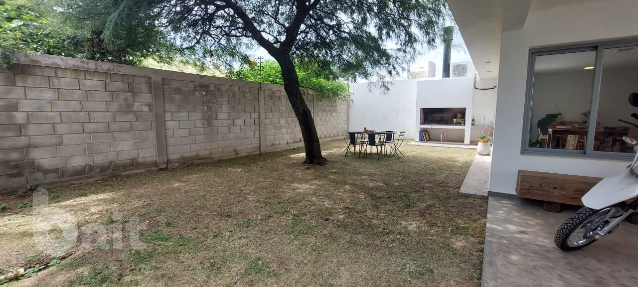 Venta duplex 3 dormitorios, con amenities en Cuesta Colorada
