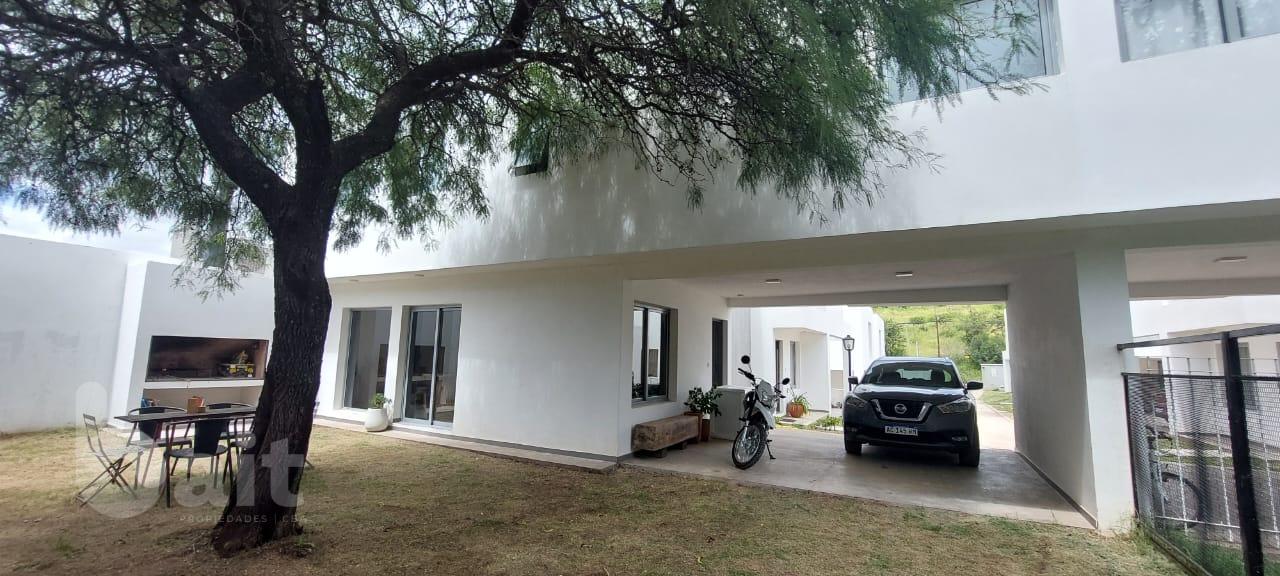 Venta duplex 3 dormitorios, con amenities en Cuesta Colorada