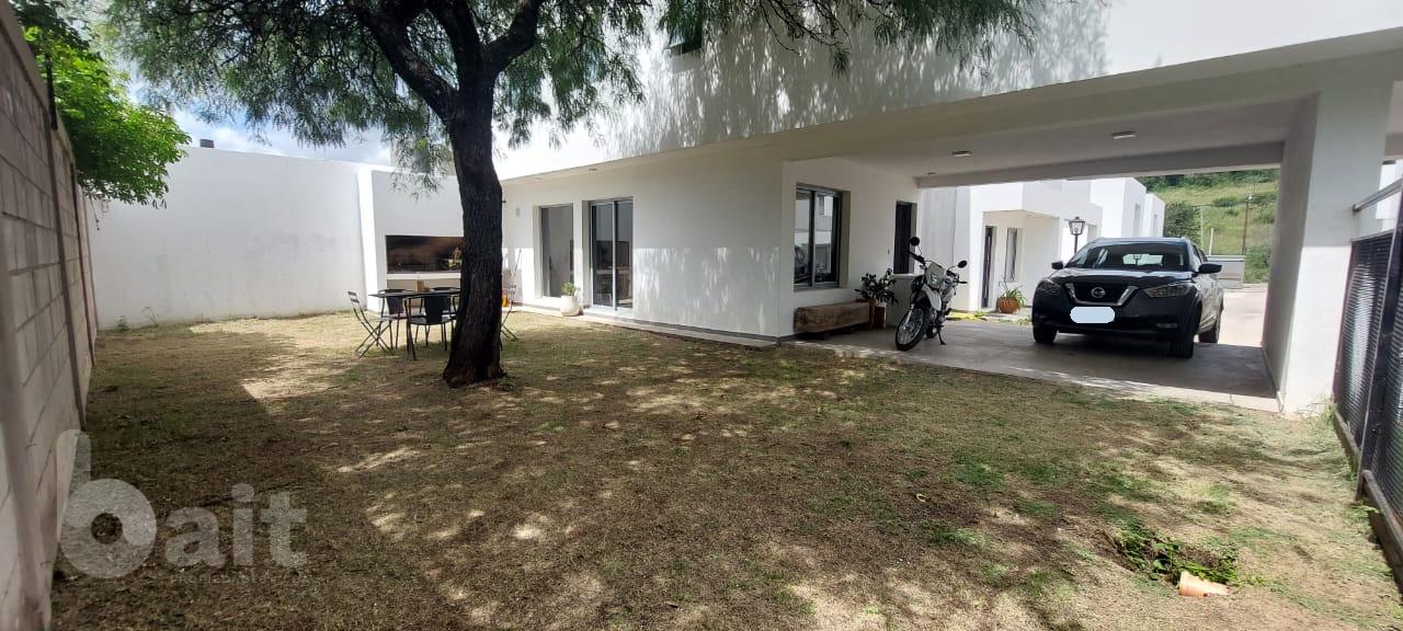 Venta duplex 3 dormitorios, con amenities en Cuesta Colorada