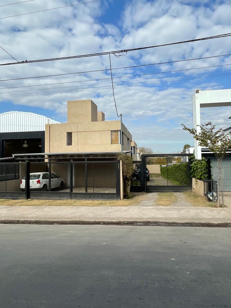 MUY LINDO DEPTO EN INMEJORABLE UBICACION A 20 MTS DE AV. INTERCOUNTRY DEL BARRIO CUESTA COLORADA.