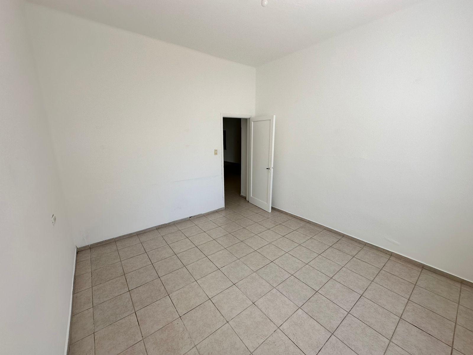 Casa sobre Av. Valparaíso  Ideal Comercial o Vivienda Familiar  2 Dorm., Patio y Amplios Ambientes