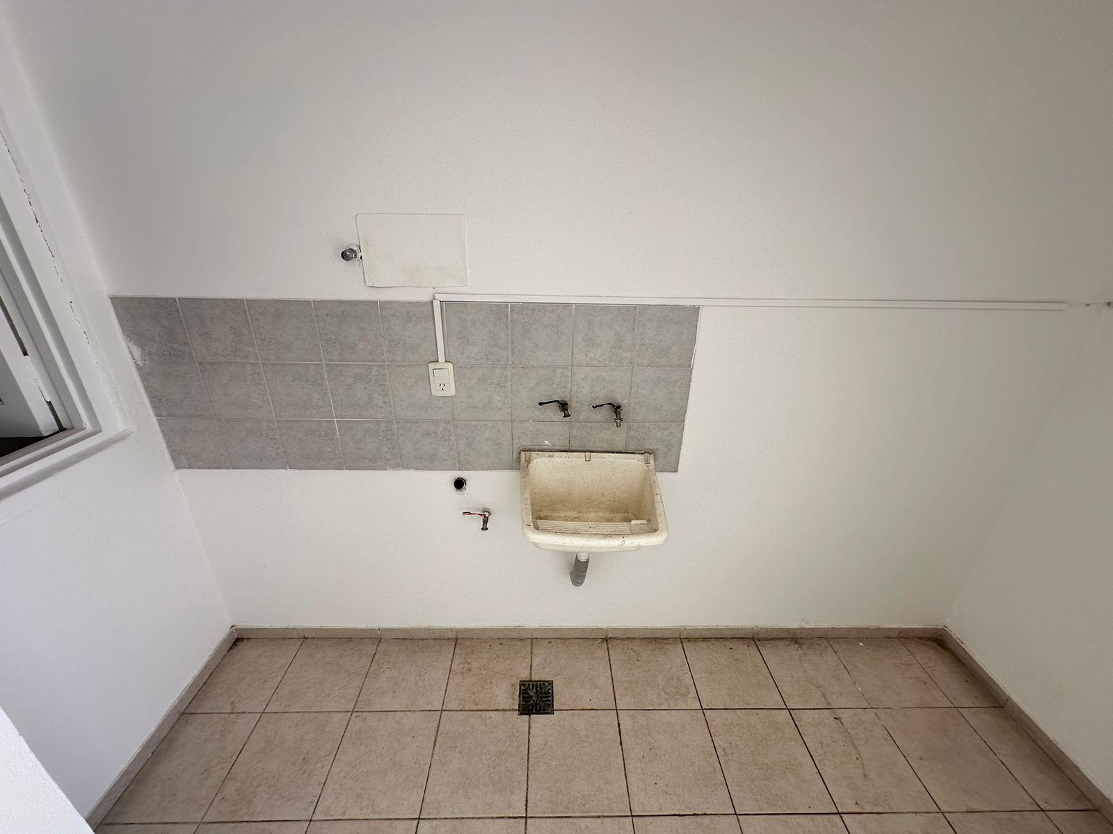 Casa sobre Av. Valparaíso  Ideal Comercial o Vivienda Familiar  2 Dorm., Patio y Amplios Ambientes