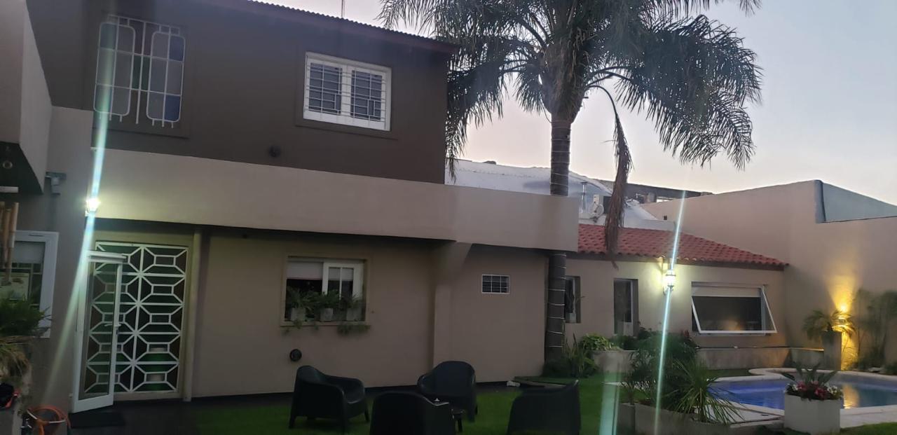 Excelente precio para una Amplia y cómoda casa en B Alta Córdoba de 4 Dormitorios!!!!