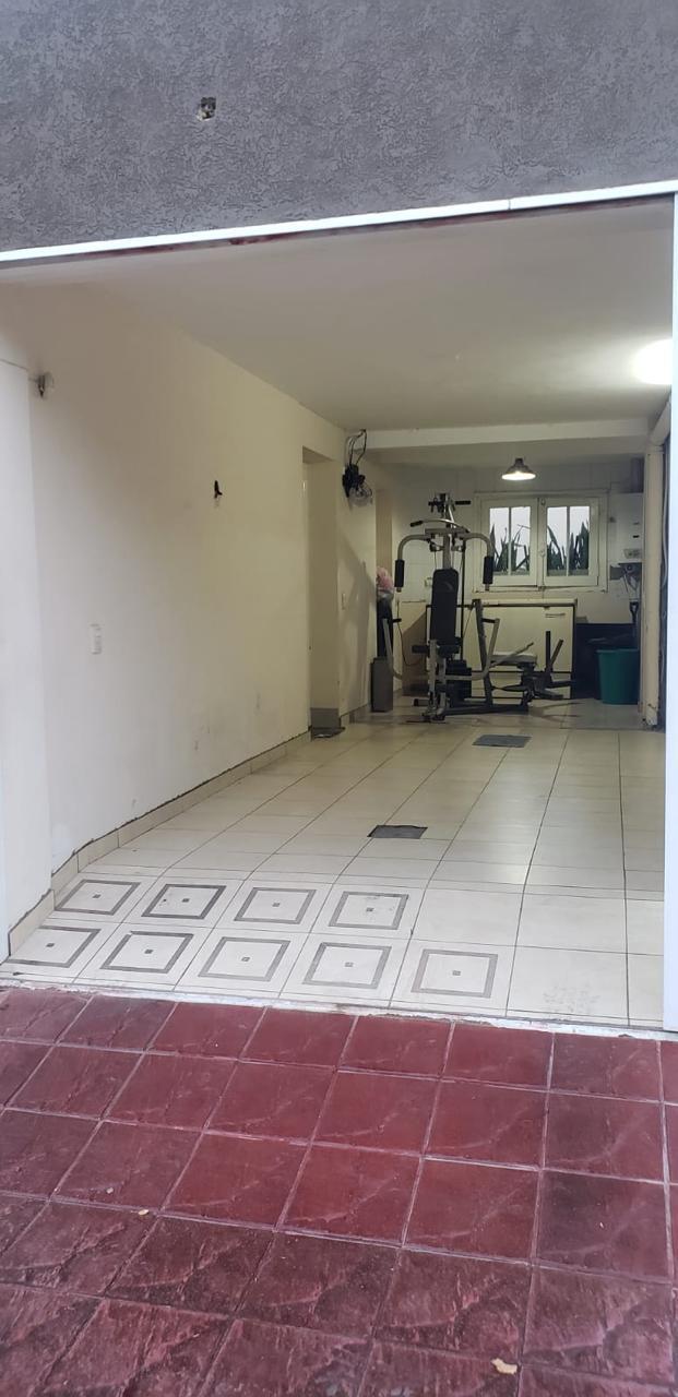 Excelente precio para una Amplia y cómoda casa en B Alta Córdoba de 4 Dormitorios!!!!