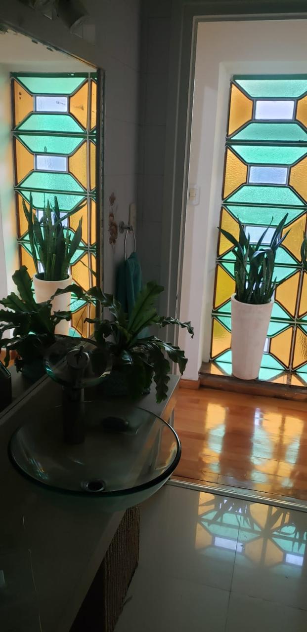 Excelente precio para una Amplia y cómoda casa en B Alta Córdoba de 4 Dormitorios!!!!