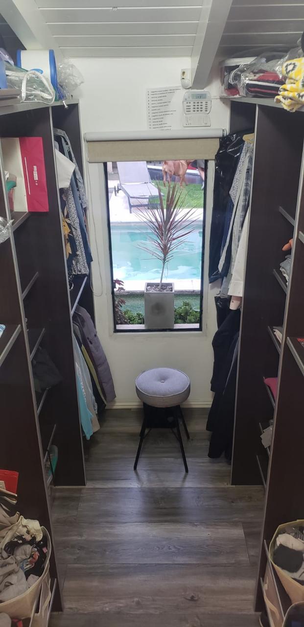 Excelente precio para una Amplia y cómoda casa en B Alta Córdoba de 4 Dormitorios!!!!