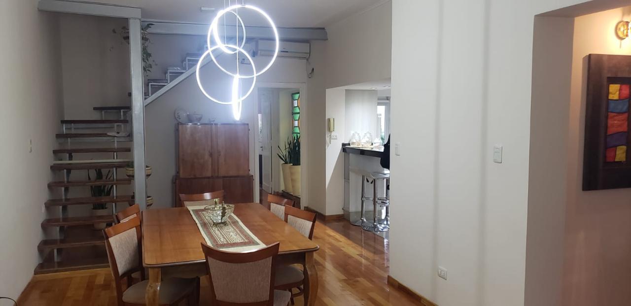 Excelente precio para una Amplia y cómoda casa en B Alta Córdoba de 4 Dormitorios!!!!