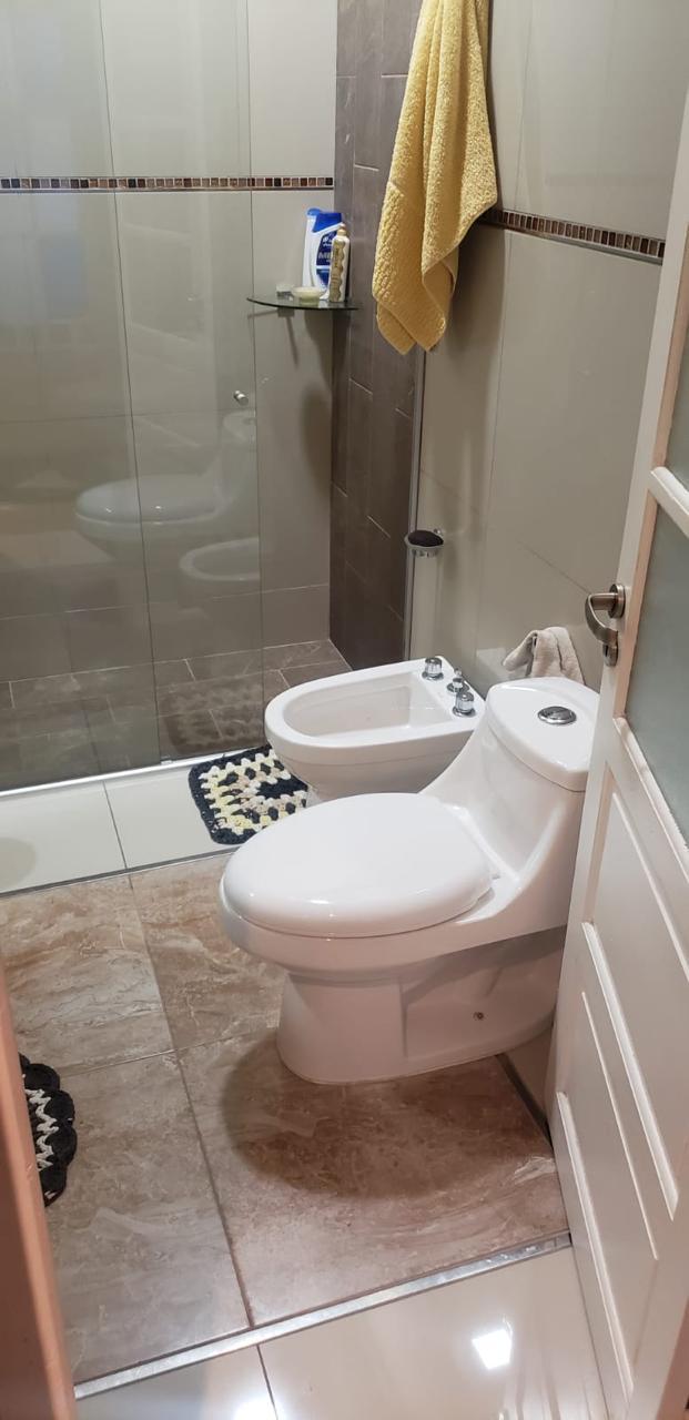 Excelente precio para una Amplia y cómoda casa en B Alta Córdoba de 4 Dormitorios!!!!