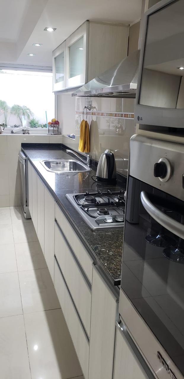 Excelente precio para una Amplia y cómoda casa en B Alta Córdoba de 4 Dormitorios!!!!