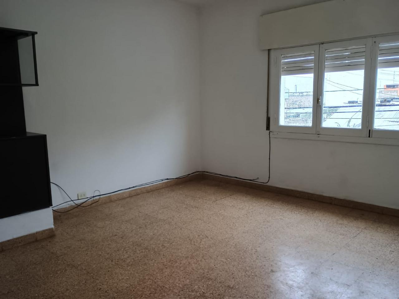 ALQUILER  PHDEPTO de  3 DORMITORIOS  TERRAZA CON ASADOR- A METROS AV.SABATTINI