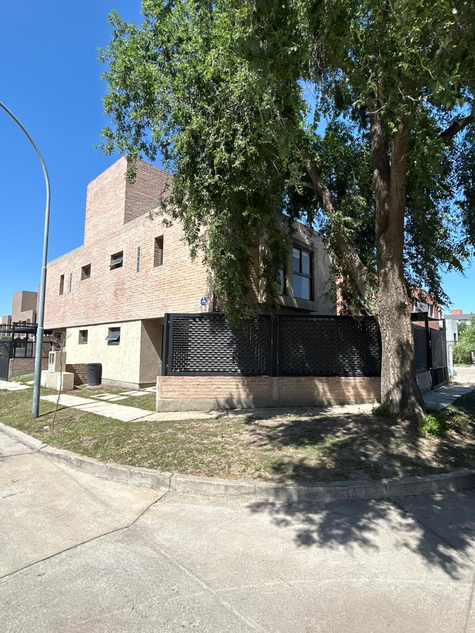 VENDO DUPLEX MIRADORES DE MANANTIALES I EXCELENTE UBICACIÓN